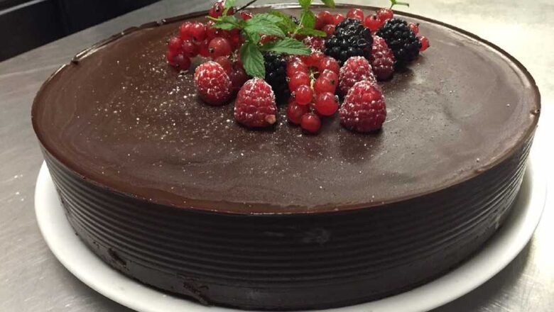 كيكة الشوكولاته الهشة (Chocolate Cake)