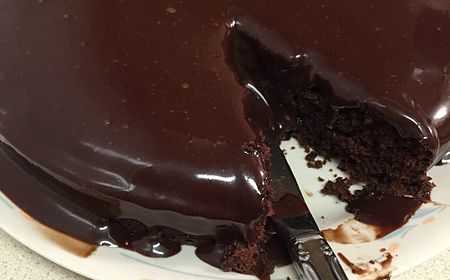 كيكة الشوكولاته الهشة (Chocolate Cake)